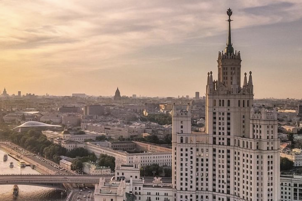 Хрущевки, сталинки, брежневки — в чем разница? Давайте разбираться